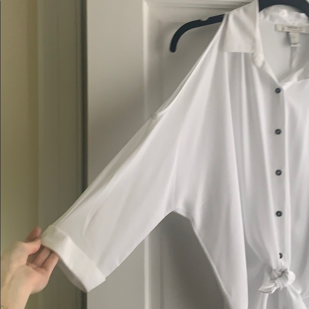 Open shoulder button up top - Picture 2 of 5